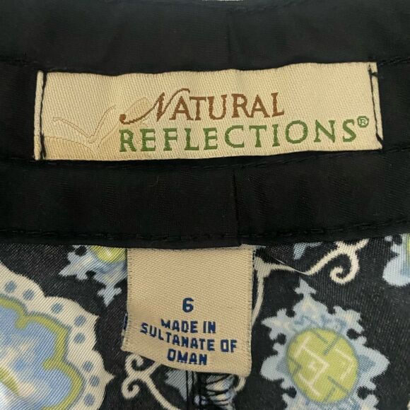 Women’s beach or surf shorts. - Picture 4 of 4